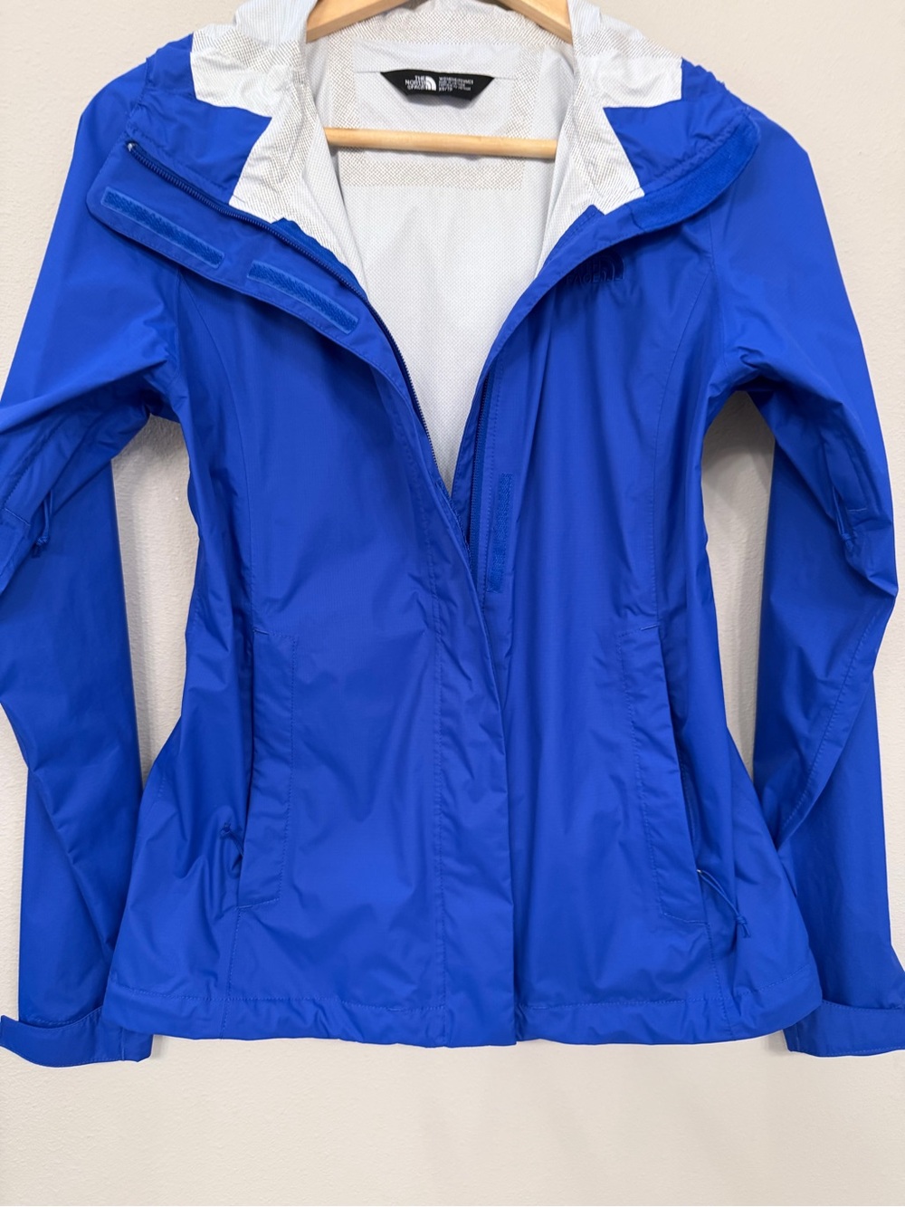 North Face Women's Blue Lightweight Hooded rain jacket